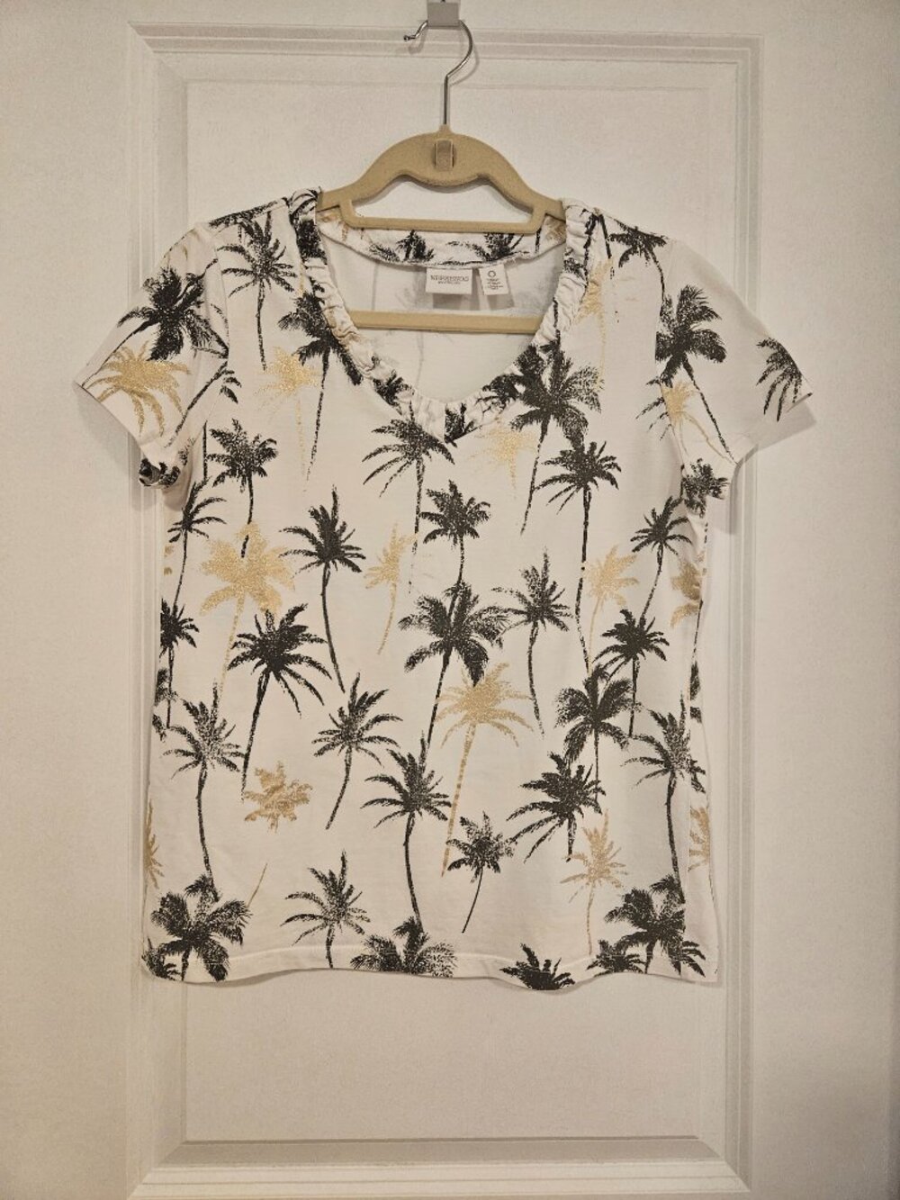 Weekends by Chico's Size 0/US 4-6 Palm Tree Print Tee 100% Cotton Coastal Tropic